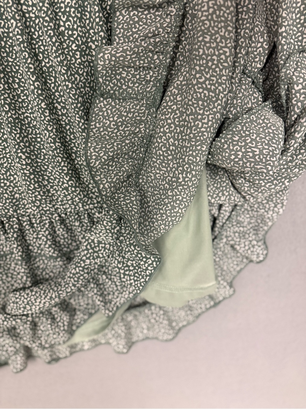 Jodifl Prairie Boho Ruffle Tiered Mini Dress L Flowy Animal Print Sage Mock Neck - Picture 7 of 8